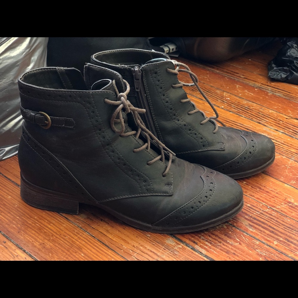 White Mountain charcoal gray oxford booties